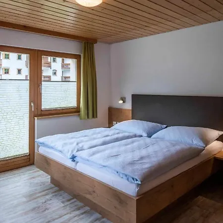 Apartment Madlaina *