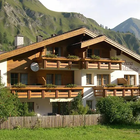 Apartment Madlaina *