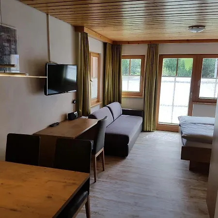 Apartment Madlaina *
